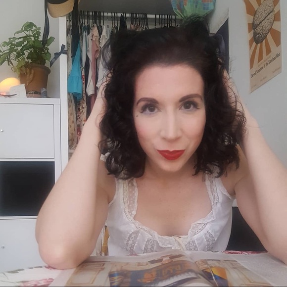 Meet your Posher, Lynda - Picture 2 of 12